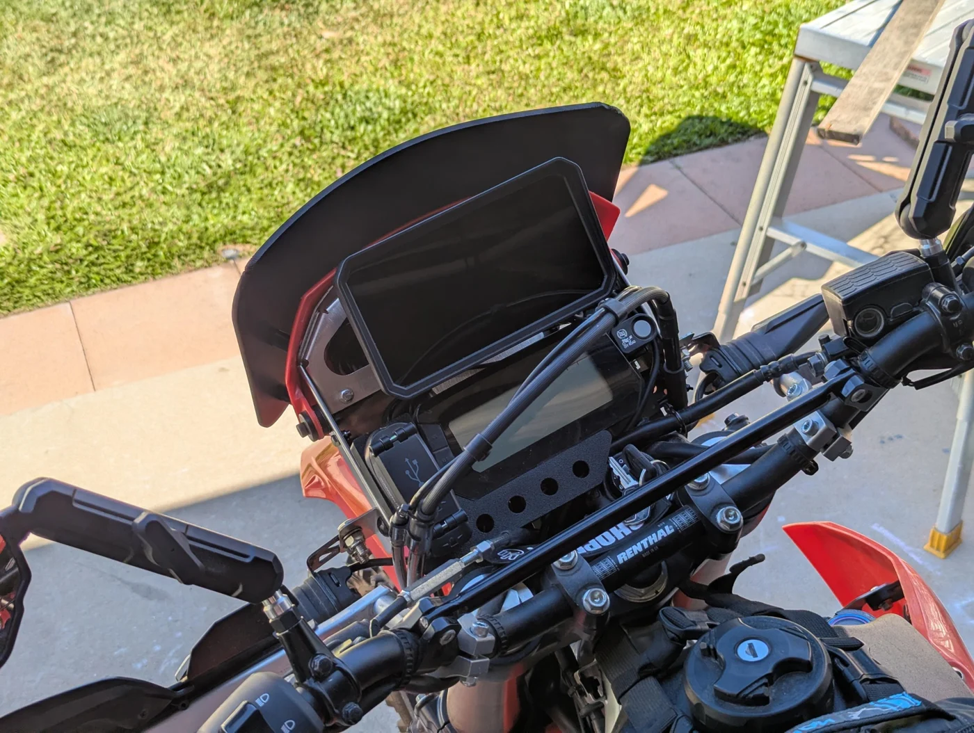 Compact navigation display fitted above the CRF300L instrument cluster